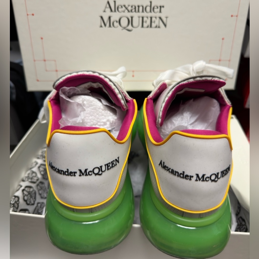 Worn a few times. 100% Authentic.
Box, dust bag includeded
Men’s size 43/9.5